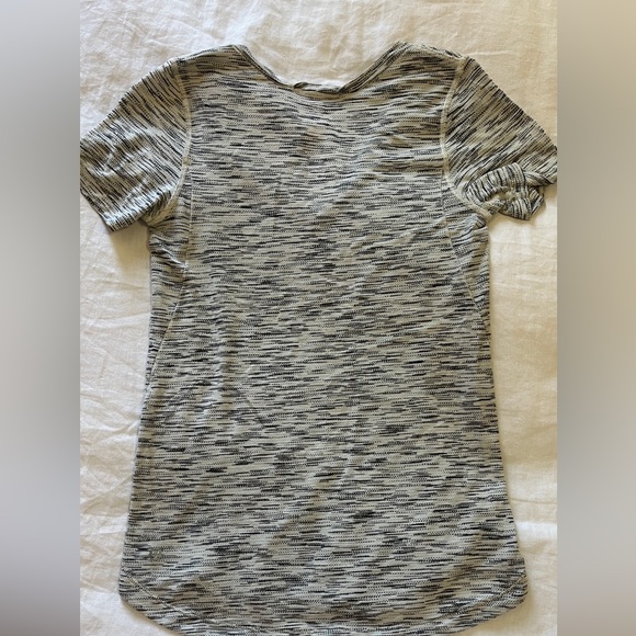Lululemon T-shirt - Picture 5 of 5